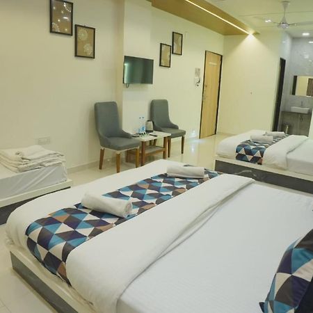 Hotel Ayodhya Virpur Exteriér fotografie