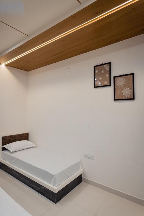 Hotel Ayodhya Virpur Exteriér fotografie
