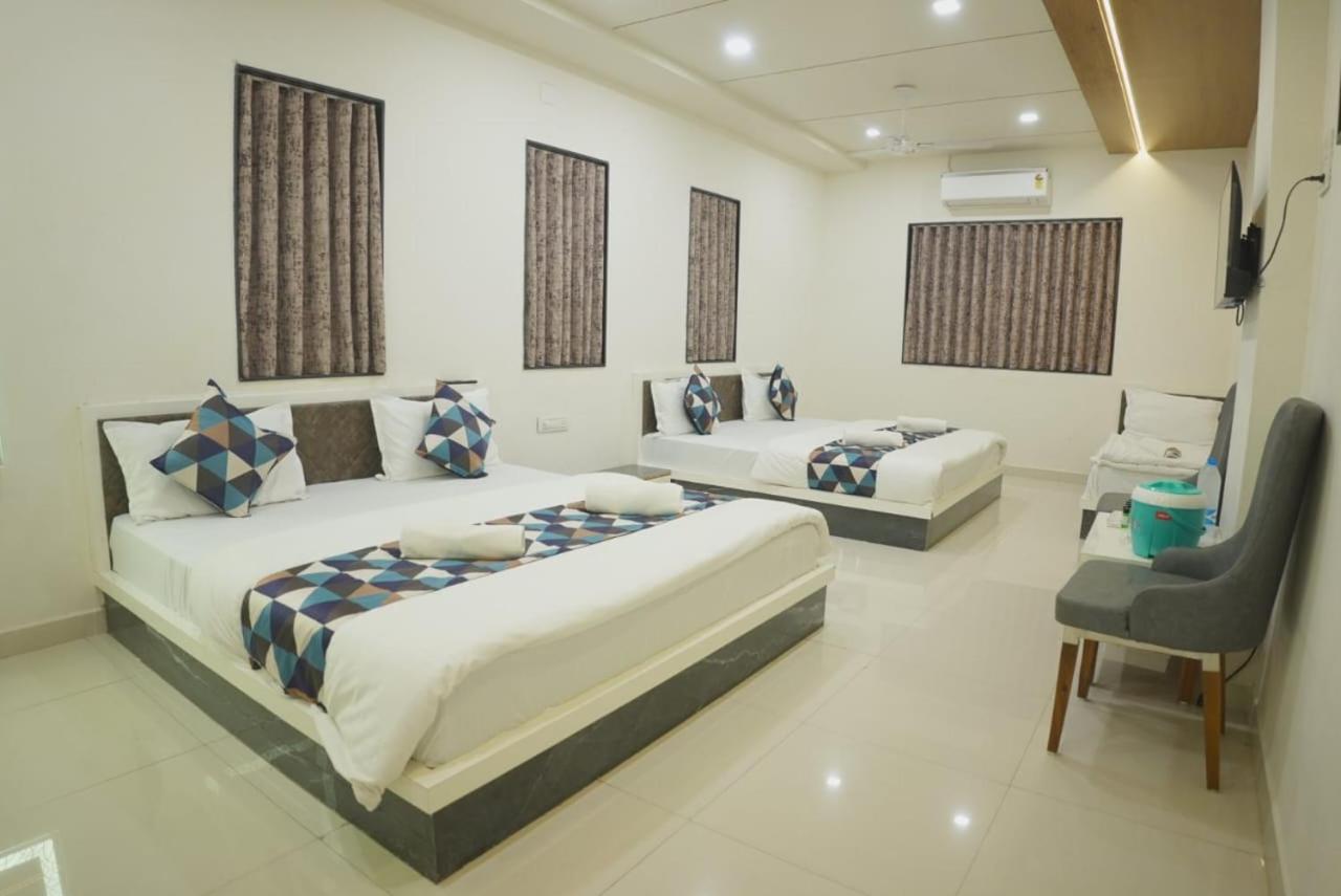 Hotel Ayodhya Virpur Exteriér fotografie
