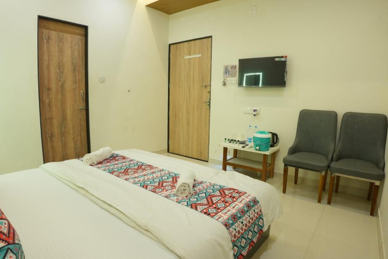 Hotel Ayodhya Virpur Exteriér fotografie