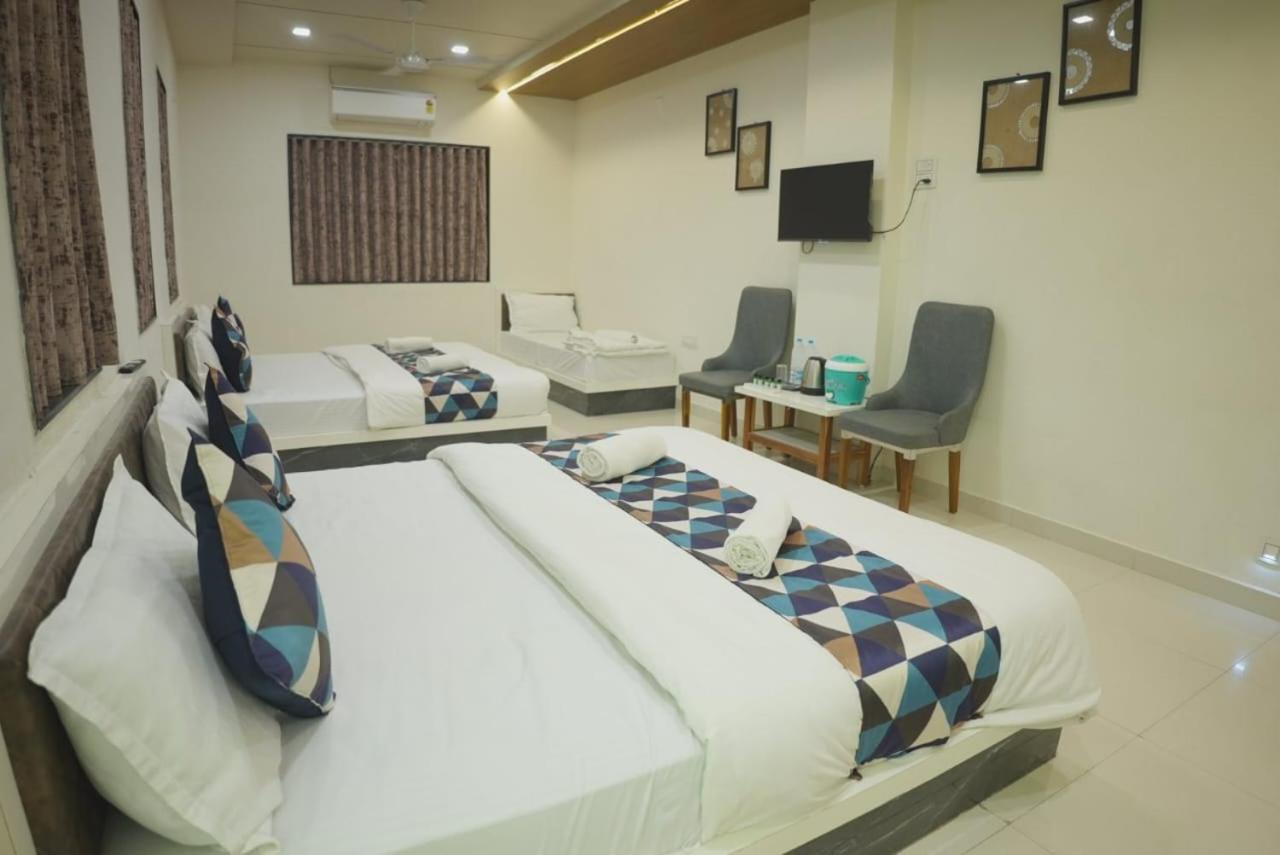 Hotel Ayodhya Virpur Exteriér fotografie