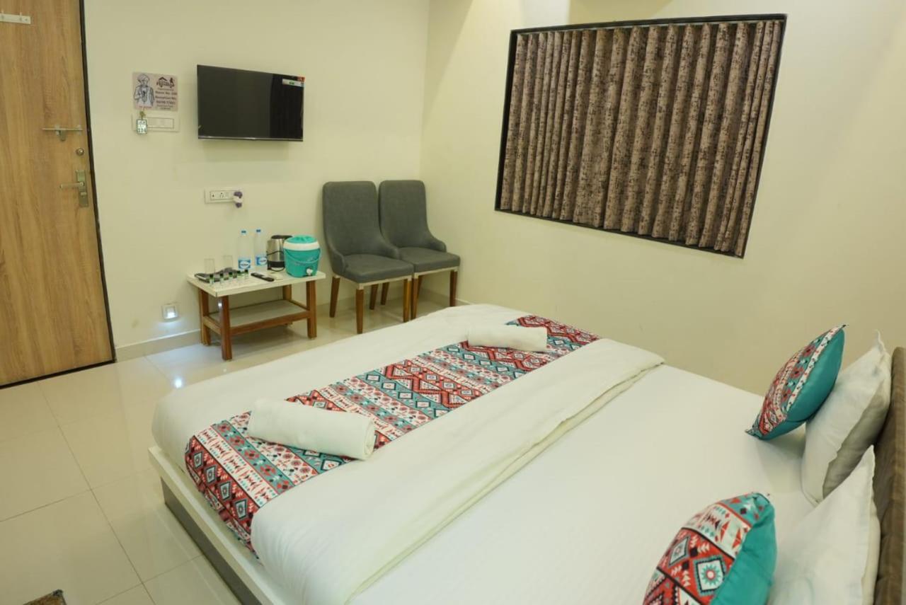 Hotel Ayodhya Virpur Exteriér fotografie