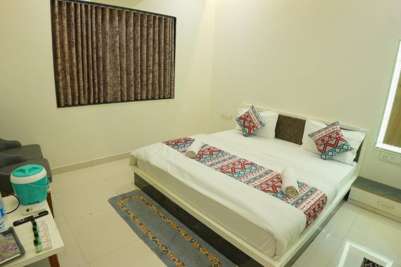 Hotel Ayodhya Virpur Exteriér fotografie