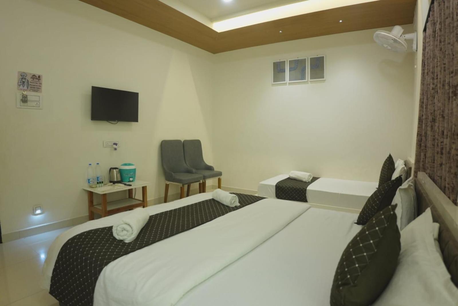 Hotel Ayodhya Virpur Exteriér fotografie